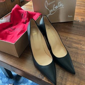 Kate Pointed Toe Pump
CHRISTIAN LOUBOUTIN 85mm